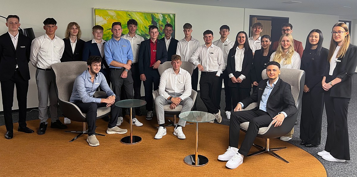 2024_09_02_Gruppenfoto_Ausbildungsstart_2024
