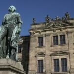 Die Friedrich-Alexander-Universität Erlangen-Nürnber (hier das Erlanger Schloss) vergibt Stipendien für engagierte Studenten